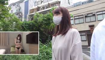 FC2PPV-1511000 押しに弱いふわふわ小動物系美少女りなちゃん初撮り！ピル飲んでないのにエッチ中にお願いされたら生ハメも中出しもOKして何度もイっちゃう。