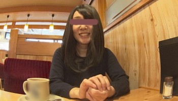 FC2PPV-1593184 一人で寝取られにやって来た、小梅乳首のジャングル陰毛奥様の本気度を確認！ファミレスで露出を要望！そしてご主人に電話で実況報告！