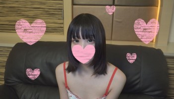 FC2PPV-1696467 激細♥ぺちゃ貧乳ロリ娘の緒莉愛ちゃん19歳☆敏感なオマンコ責められ初潮吹き♥イキまくりのロリ娘に容赦なくガチ生ハメ～勢いで初中出し