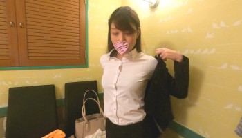 FC2PPV-1695262 20才スレンダー現役JD、ひなさん再び！リクスーで騎乗位中出しセックス！太珍で痛みに耐える姿がたまらぬ！